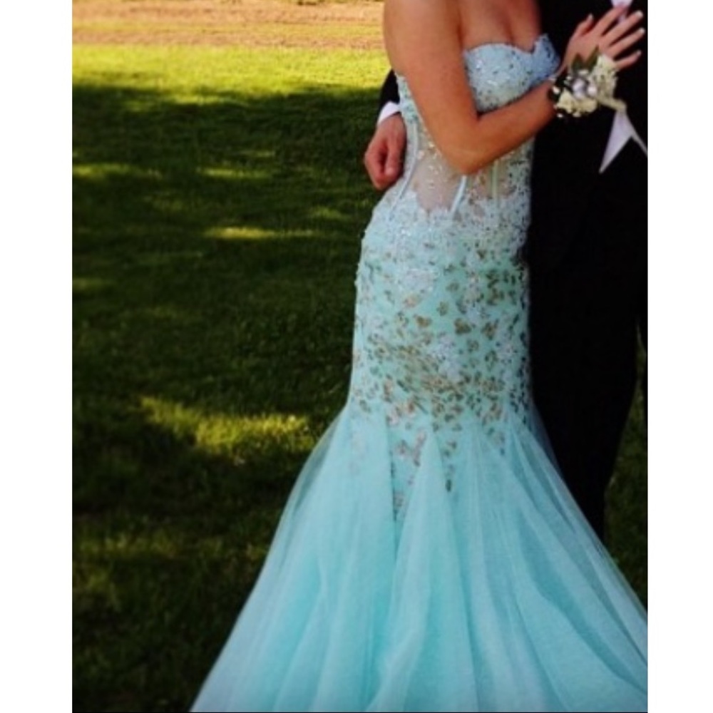 Turquoise mermaid prom dress!